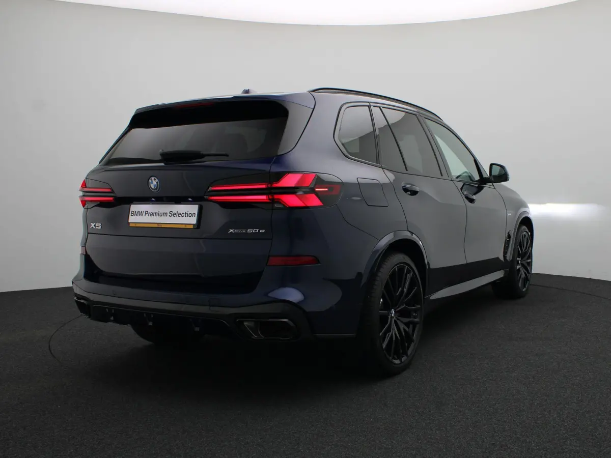 xDrive50e M Sportpakket Pro | Travel Pack | Innovation Pack | Comfort Plus Pack | Exclusive Pack | Integral Active Steering | Soft Close | Trekhaak | Panoramadak | M Multifunctionele voorsto