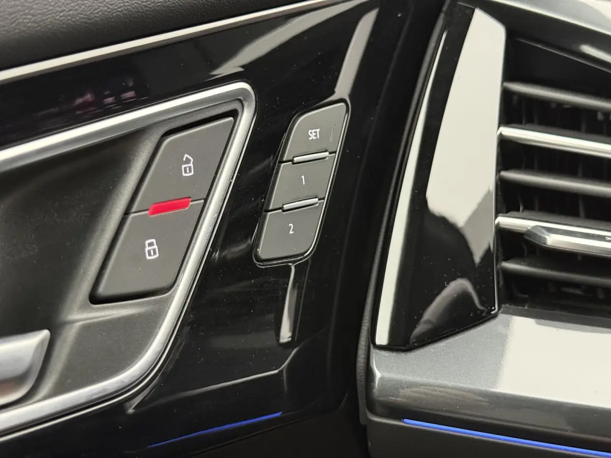 50 quattro Launch edition S Competition 77 kWh | Pano | Head up