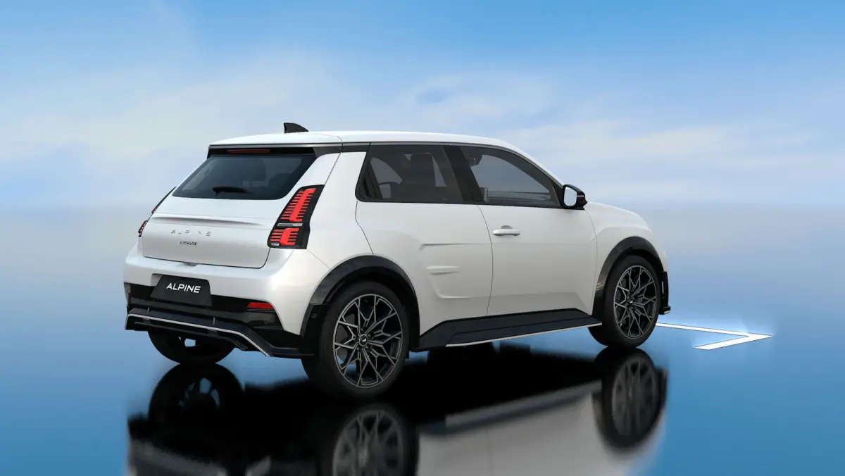 GT Executive 52 kWh Pack Driving | Devialet