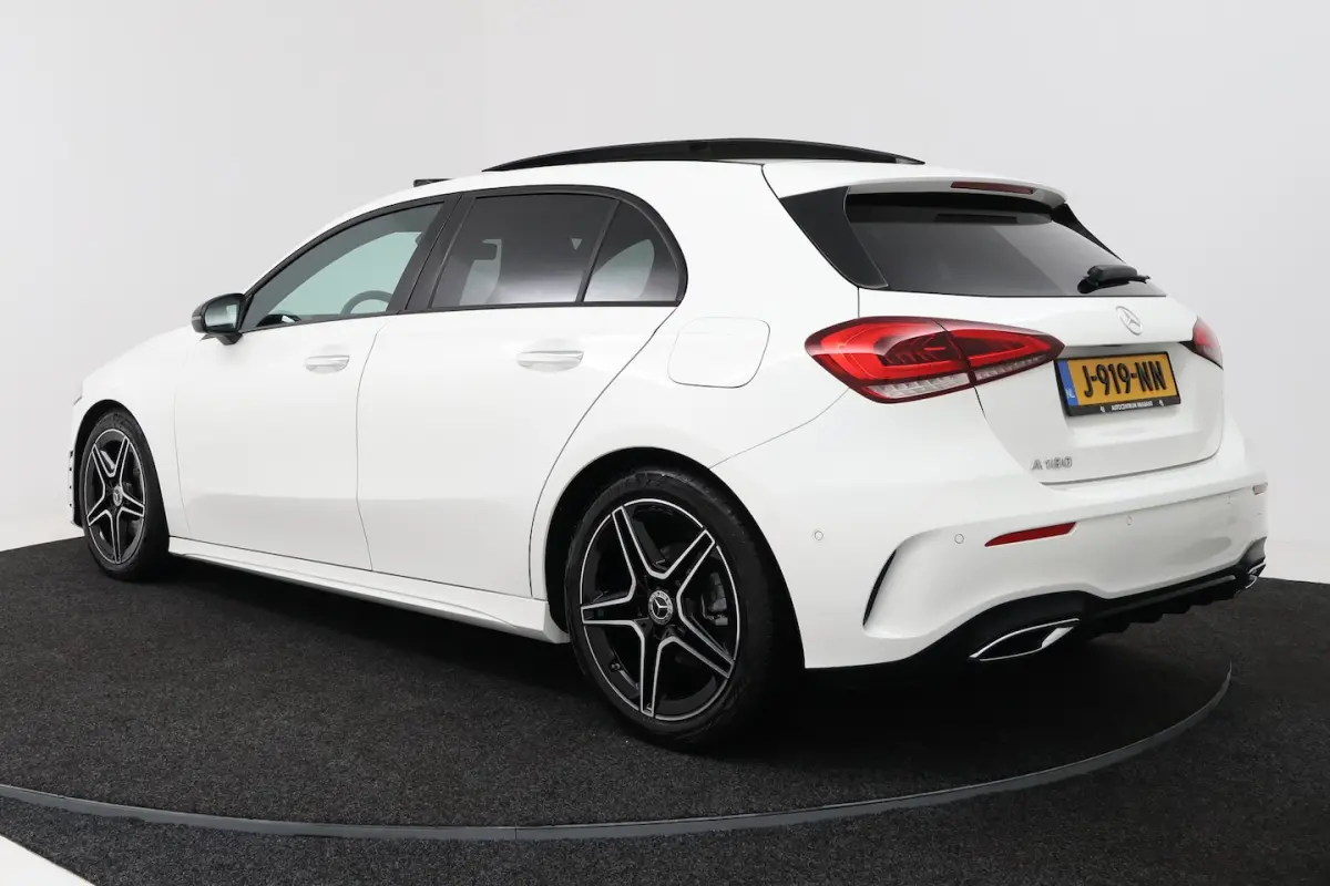 180 Business Solution AMG (PANORAMADAK, STOELVERWARMING, CAMERA, SFEERVERLICHTING, ELEKTR