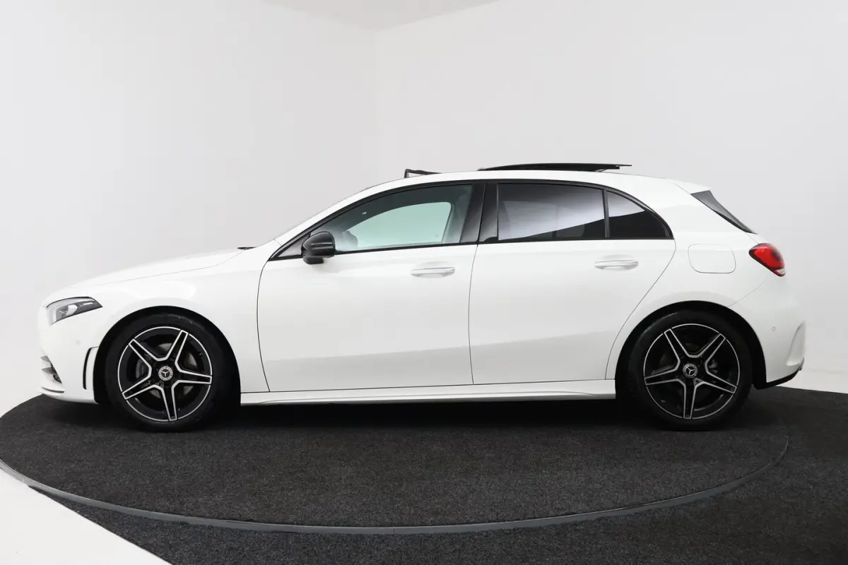 180 Business Solution AMG (PANORAMADAK, STOELVERWARMING, CAMERA, SFEERVERLICHTING, ELEKTR