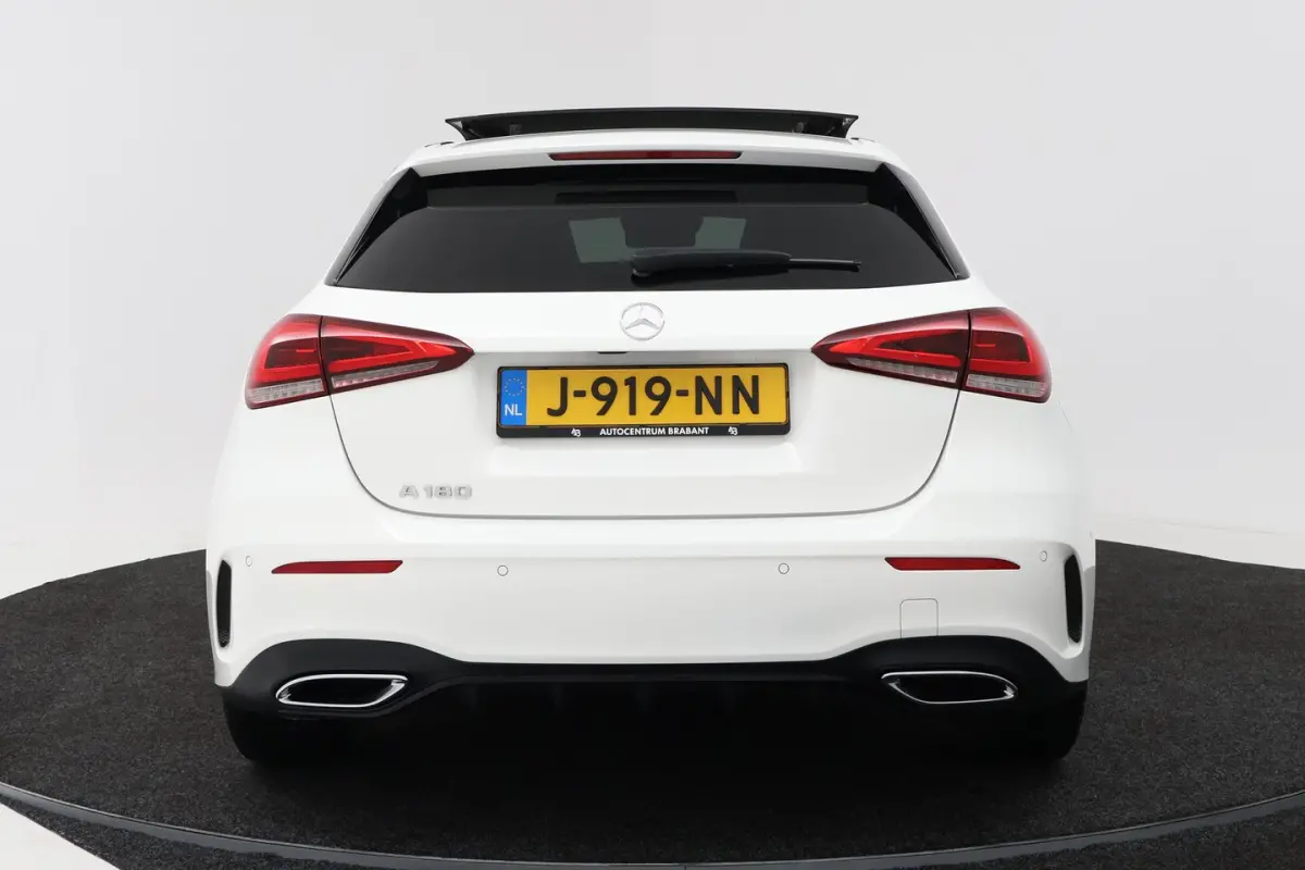 180 Business Solution AMG (PANORAMADAK, STOELVERWARMING, CAMERA, SFEERVERLICHTING, ELEKTR