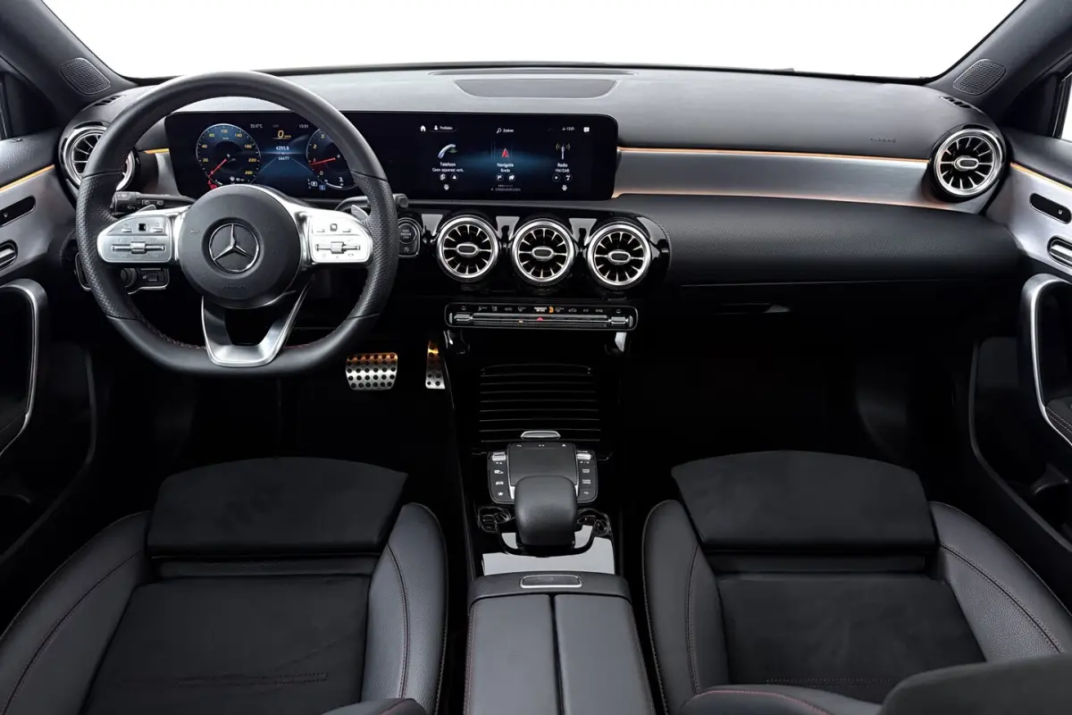 180 Business Solution AMG (PANORAMADAK, STOELVERWARMING, CAMERA, SFEERVERLICHTING, ELEKTR