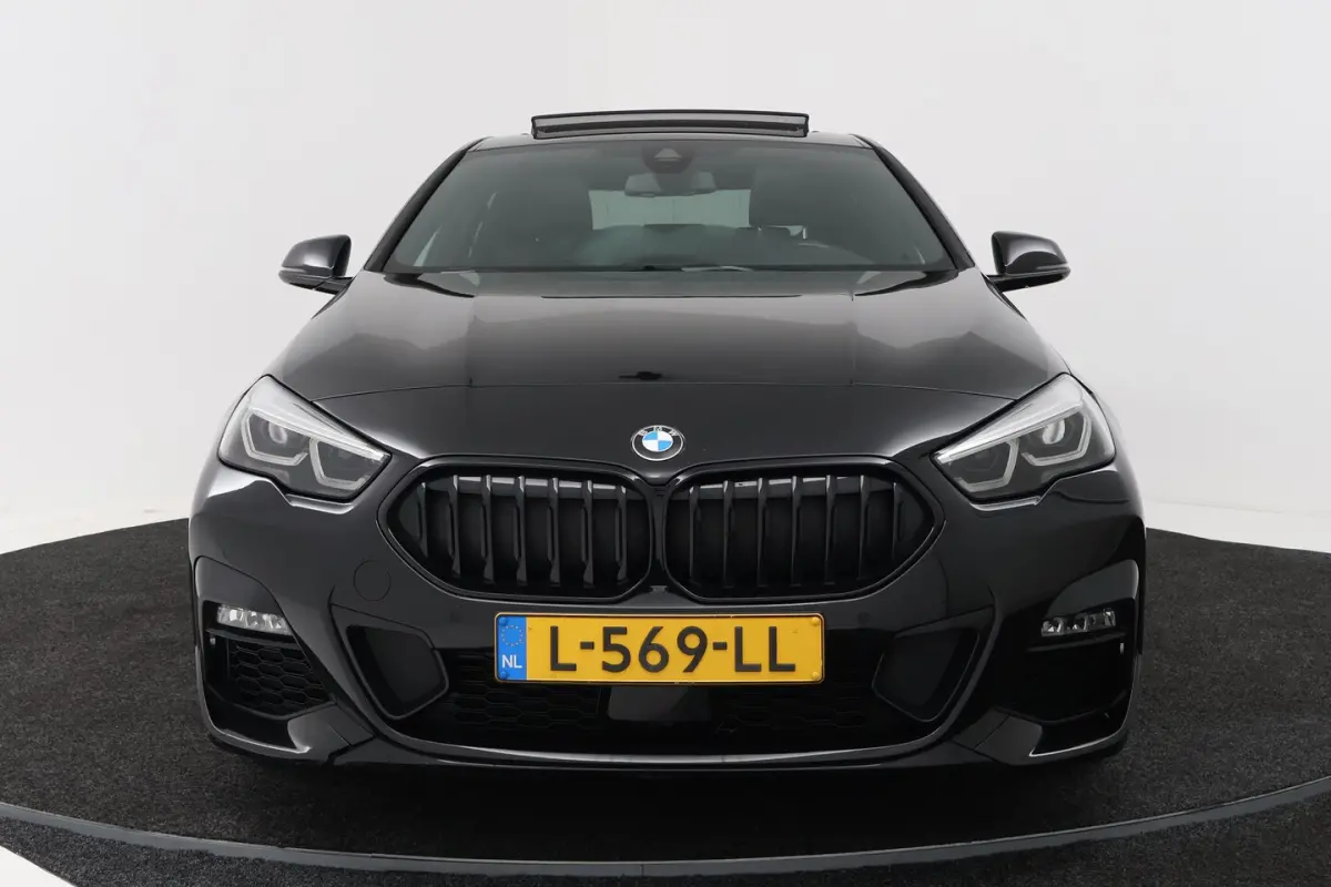 218i Business Edition Plus (PANORAMADAK, CAMERA, SFEERVERLICHTING, STOELVERWARMING, PARKEE