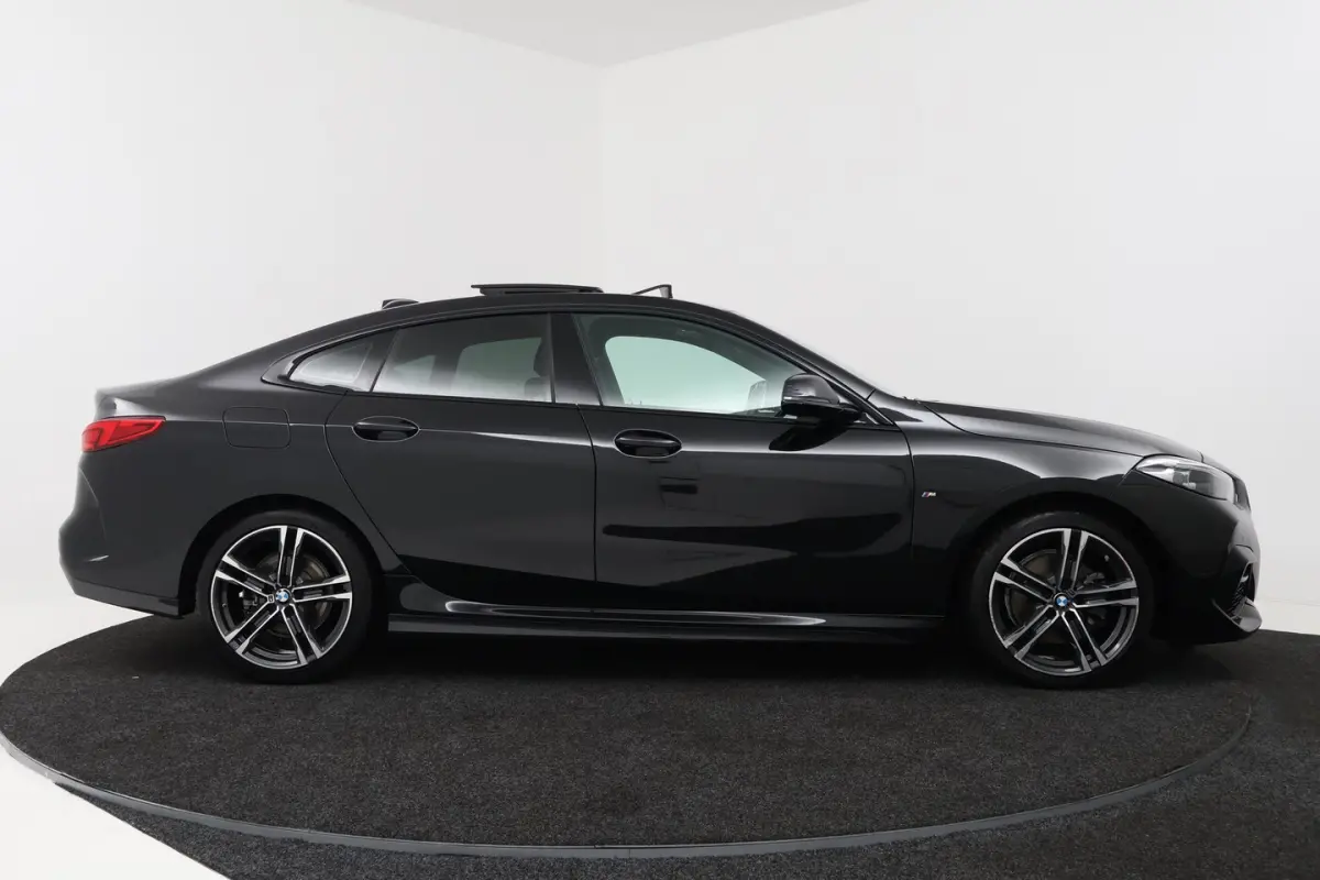 218i Business Edition Plus (PANORAMADAK, CAMERA, SFEERVERLICHTING, STOELVERWARMING, PARKEE