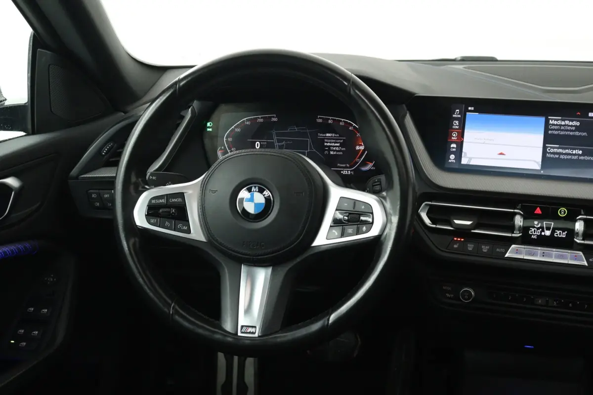 218i Business Edition Plus (PANORAMADAK, CAMERA, SFEERVERLICHTING, STOELVERWARMING, PARKEE