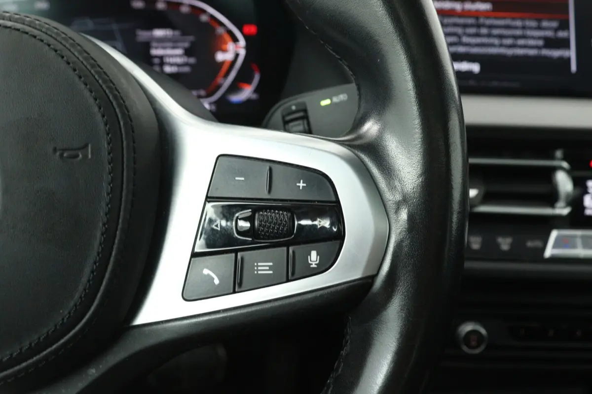 218i Business Edition Plus (PANORAMADAK, CAMERA, SFEERVERLICHTING, STOELVERWARMING, PARKEE