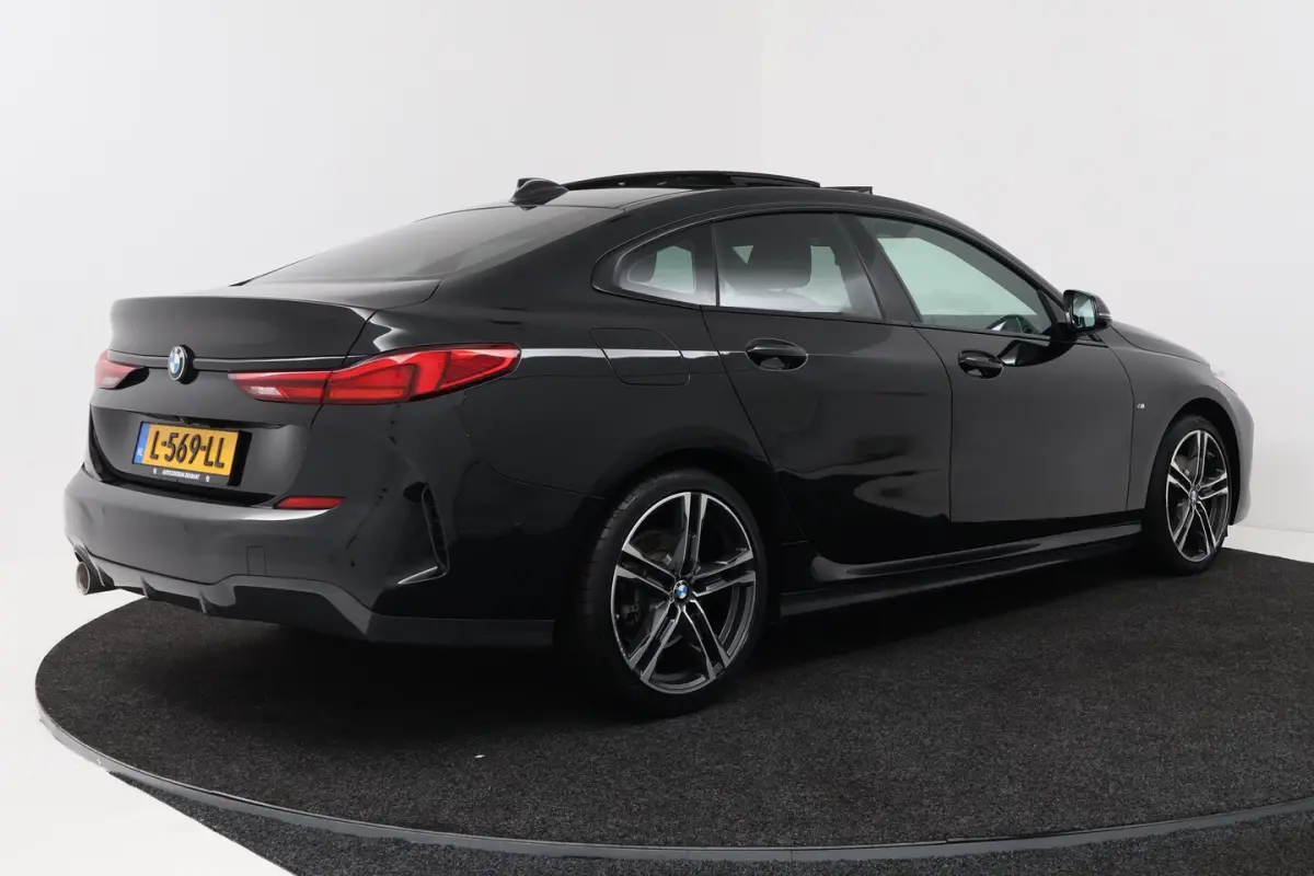 218i Business Edition Plus (PANORAMADAK, CAMERA, SFEERVERLICHTING, STOELVERWARMING, PARKEE