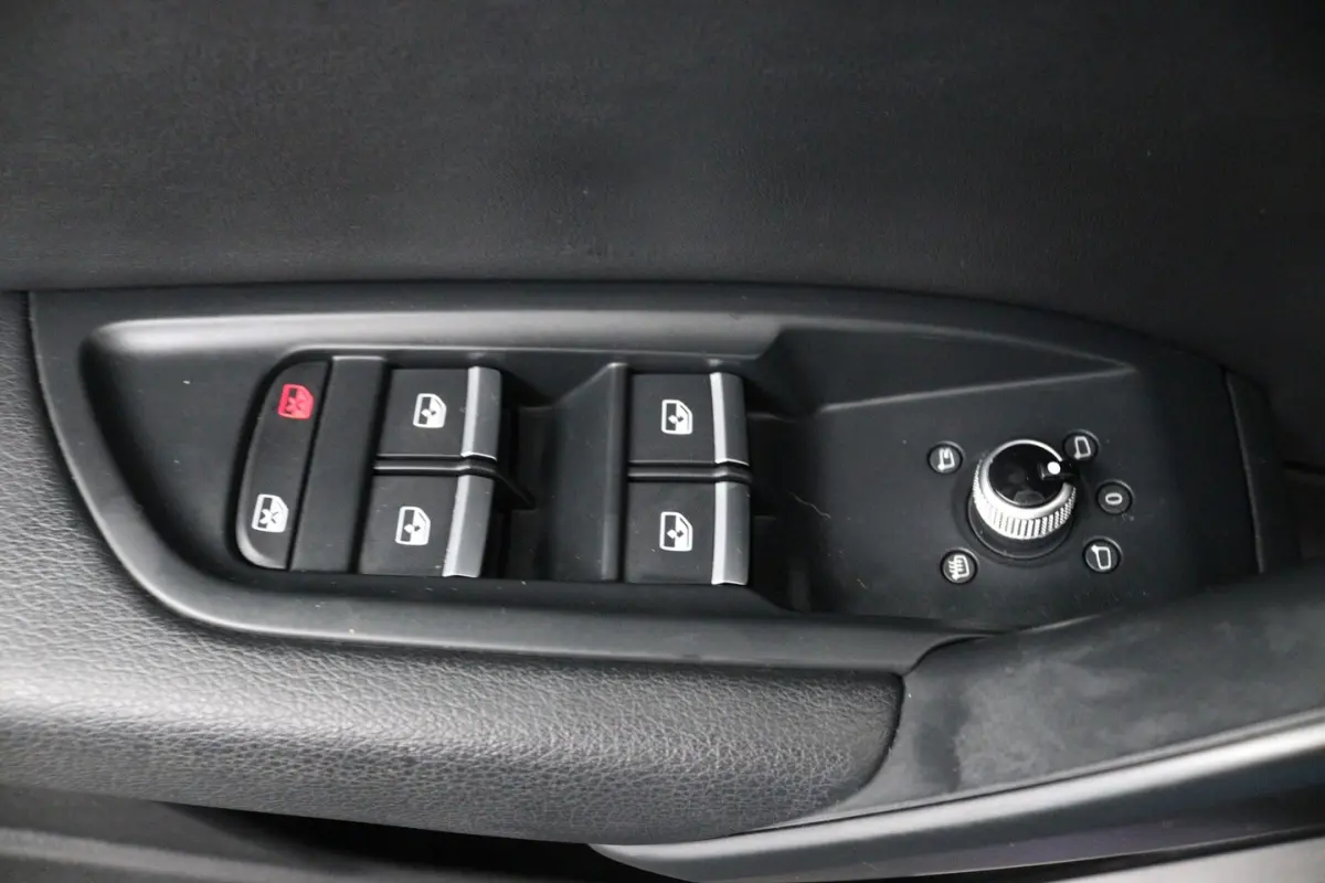 2.0 TFSI quattro Launch Edition (DIGITALE COCKPIT, GROOT-SCHERM, 1e EIGENAAR, CLIMA, DEALE