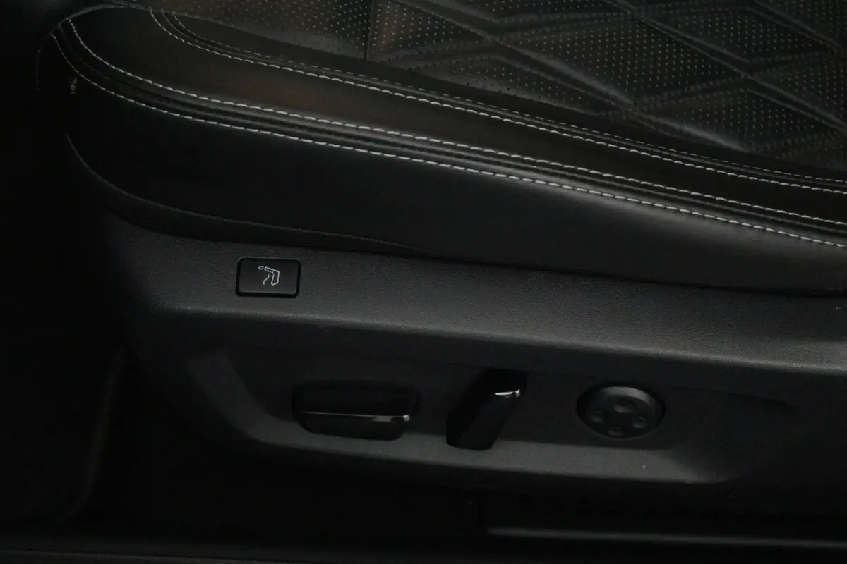 1.3 MHEV Xtronic Tekna Plus (PANO, TREKHAAK, CAMERA, STUUR-/STOELVERWARMING, ELEKT. STOELE