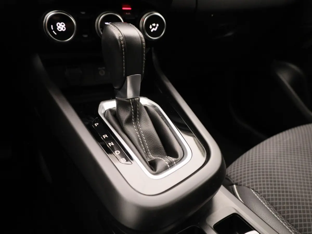 E-TECH Hybrid Techno | Automaat | Apple Carplay / Android Auto | Panoramadak | Achteruitrijcamera | Parkeersensoren |