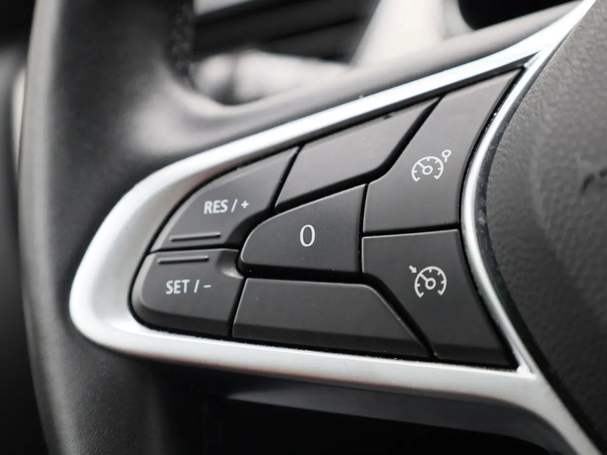 E-TECH Hybrid Techno | Automaat | Apple Carplay / Android Auto | Panoramadak | Achteruitrijcamera | Parkeersensoren |