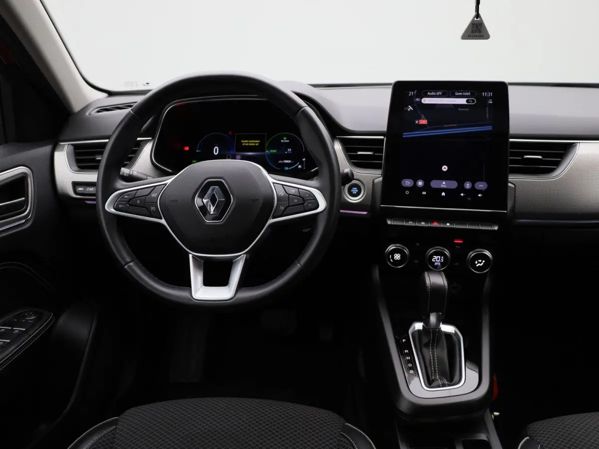 E-TECH Hybrid Techno | Automaat | Apple Carplay / Android Auto | Panoramadak | Achteruitrijcamera | Parkeersensoren |