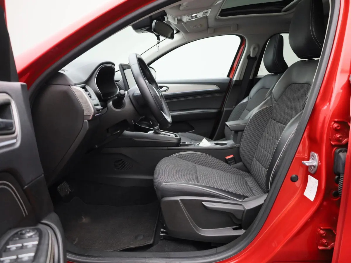 E-TECH Hybrid Techno | Automaat | Apple Carplay / Android Auto | Panoramadak | Achteruitrijcamera | Parkeersensoren |