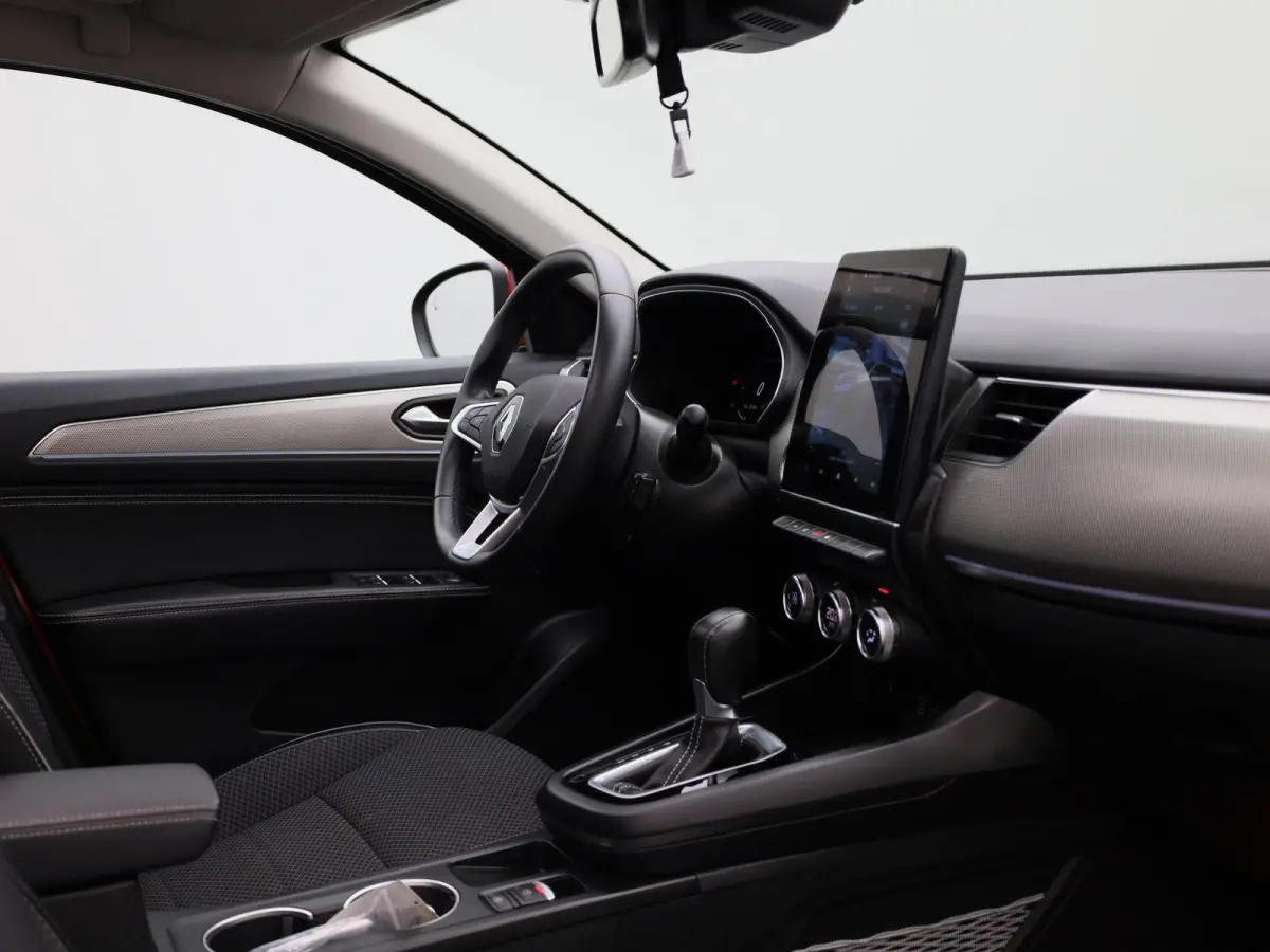 E-TECH Hybrid Techno | Automaat | Apple Carplay / Android Auto | Panoramadak | Achteruitrijcamera | Parkeersensoren |