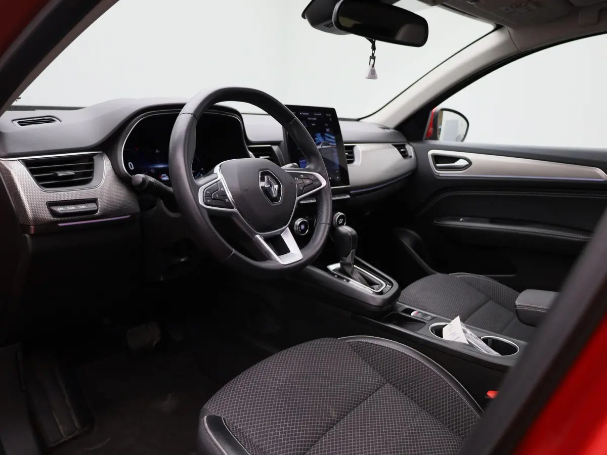 E-TECH Hybrid Techno | Automaat | Apple Carplay / Android Auto | Panoramadak | Achteruitrijcamera | Parkeersensoren |