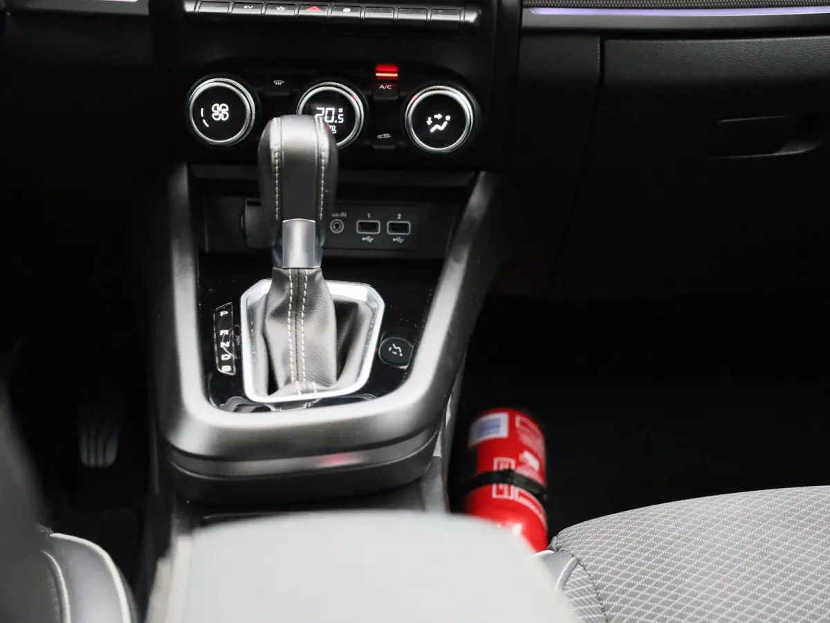 E-TECH Hybrid Techno | Automaat | Apple Carplay / Android Auto | Panoramadak | Achteruitrijcamera | Parkeersensoren |