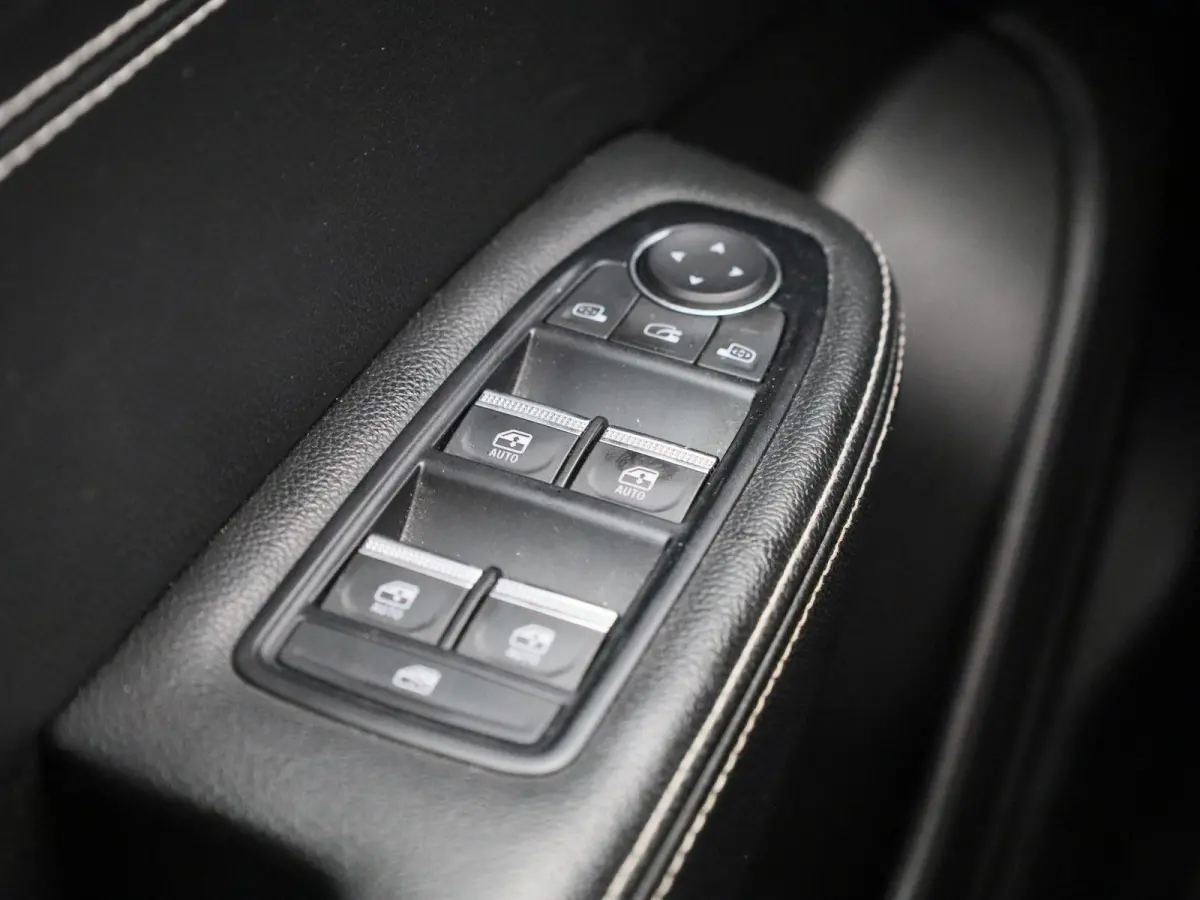 E-TECH Hybrid Techno | Automaat | Apple Carplay / Android Auto | Panoramadak | Achteruitrijcamera | Parkeersensoren |
