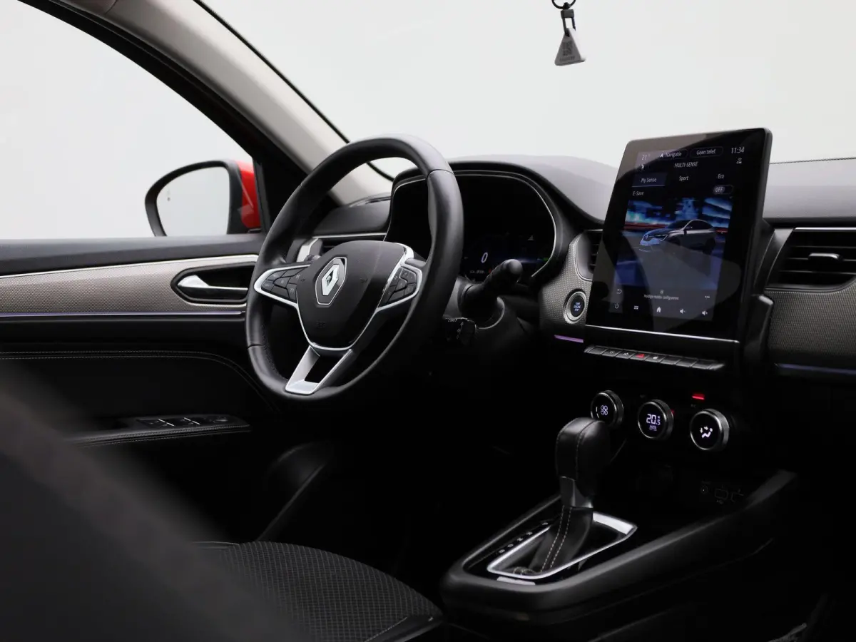 E-TECH Hybrid Techno | Automaat | Apple Carplay / Android Auto | Panoramadak | Achteruitrijcamera | Parkeersensoren |