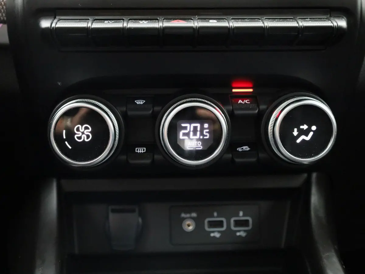 E-TECH Hybrid Techno | Automaat | Apple Carplay / Android Auto | Panoramadak | Achteruitrijcamera | Parkeersensoren |