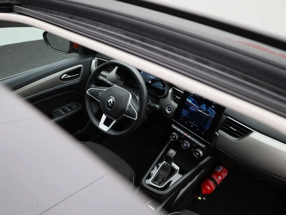 E-TECH Hybrid Techno | Automaat | Apple Carplay / Android Auto | Panoramadak | Achteruitrijcamera | Parkeersensoren |