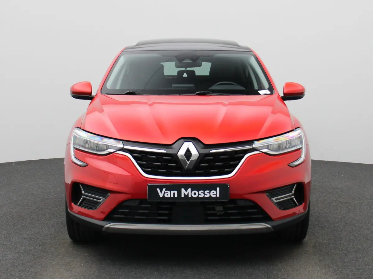 E-TECH Hybrid Techno | Automaat | Apple Carplay / Android Auto | Panoramadak | Achteruitrijcamera | Parkeersensoren |