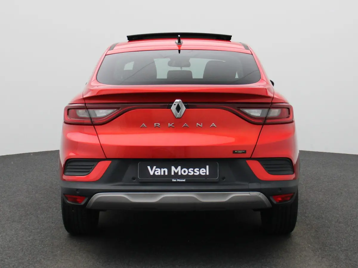 E-TECH Hybrid Techno | Automaat | Apple Carplay / Android Auto | Panoramadak | Achteruitrijcamera | Parkeersensoren |