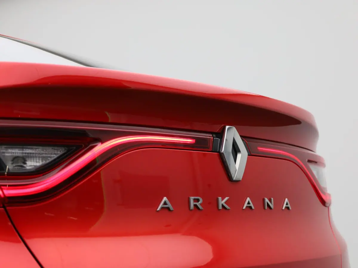 E-TECH Hybrid Techno | Automaat | Apple Carplay / Android Auto | Panoramadak | Achteruitrijcamera | Parkeersensoren |
