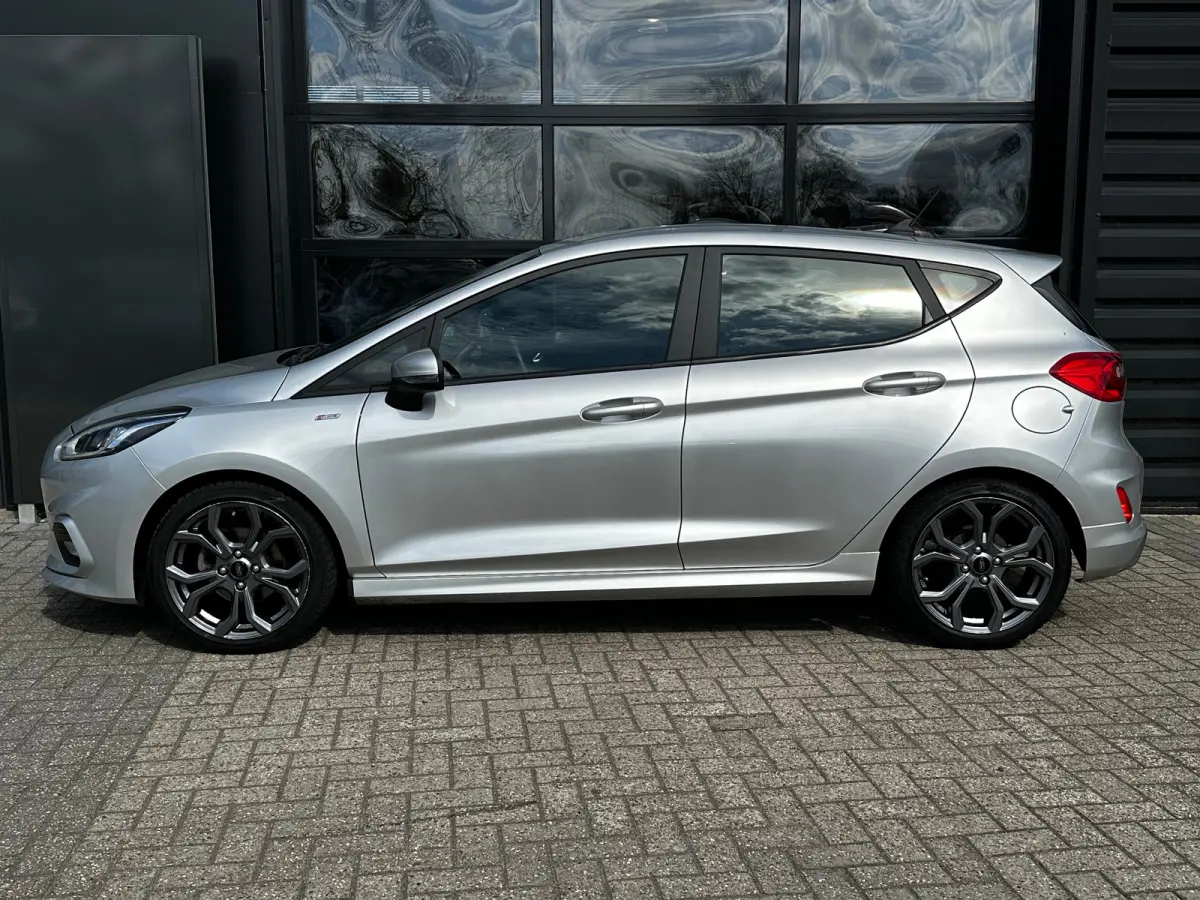 1.0 ST-Line | STUUR, STOEL EN VOORRUITVERWARMING| NAVIGATIE + APPLE CARPLAY/ANDROID AUTO| KEYLESS START| PARKEERSENSOREN| DAB| LED ACHTERLICHTEN|