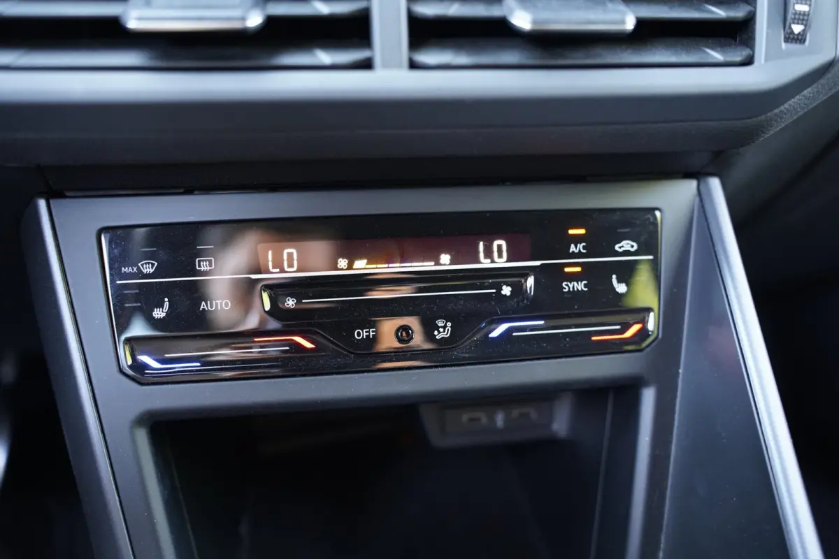 1.0 TSI 2x R-Line DSG Black Style IQ Matrix Led Virtual Navi
