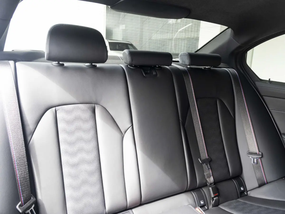 M3 | M Drivers Package | M Race Track Pack | CS Velgen | Harman Kardon | M Carbon kuipstoelen | Comfort Access | M Carbon-keramische remmen