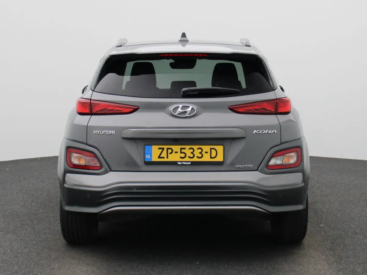 EV Fashion 64 kWh | SOH 98,2% | APPLE CARPLAY | ANDROID AUTO | STOELVERWARMING | HEAD-UP DISPLAY | HALF-LEDER | ACHTERUITRIJCAMERA | PARKEERSENSOREN | NAVIGATIE | DAB RADIO | RIJSTROOKHULP |