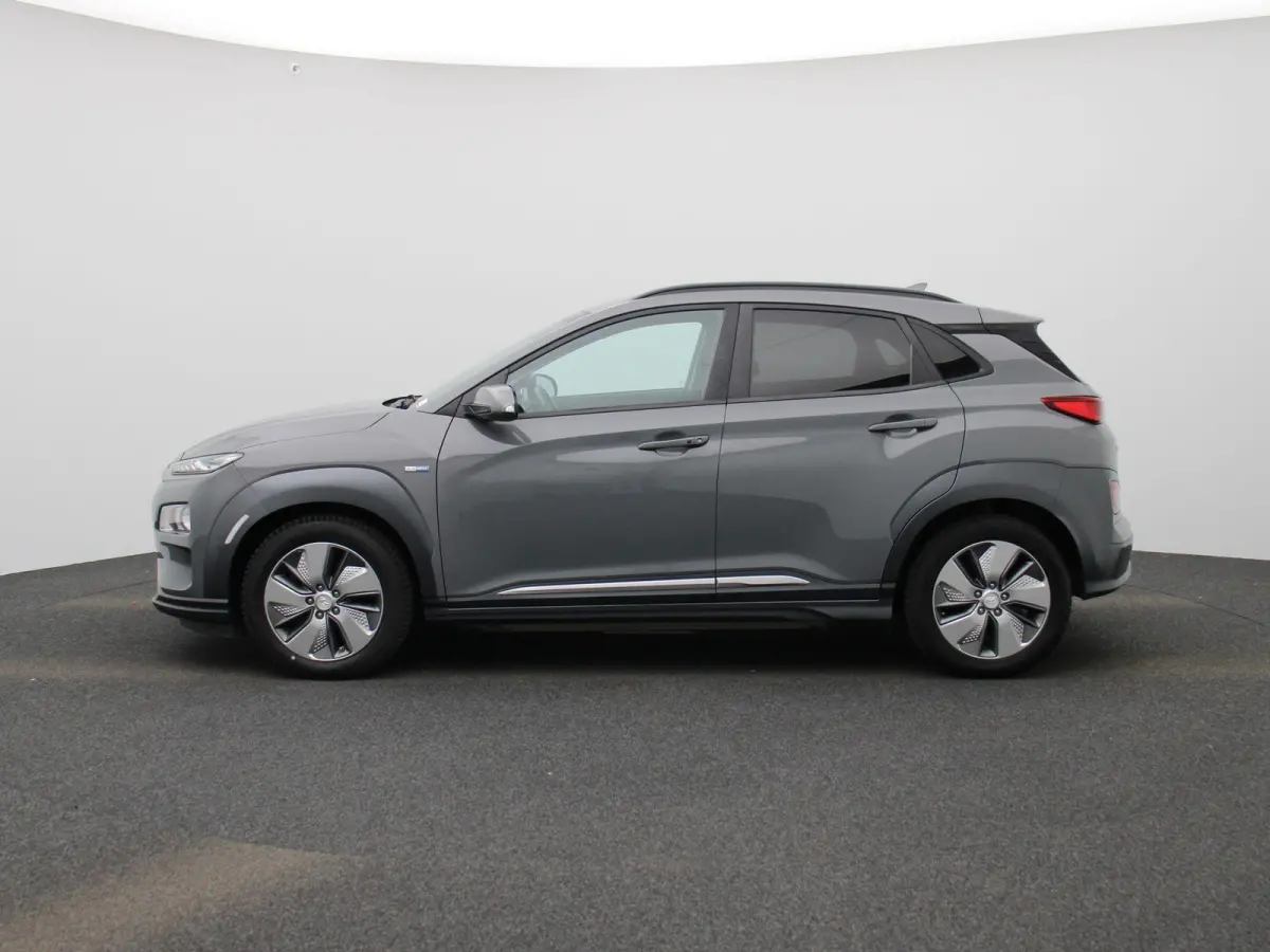 EV Fashion 64 kWh | SOH 98,2% | APPLE CARPLAY | ANDROID AUTO | STOELVERWARMING | HEAD-UP DISPLAY | HALF-LEDER | ACHTERUITRIJCAMERA | PARKEERSENSOREN | NAVIGATIE | DAB RADIO | RIJSTROOKHULP |