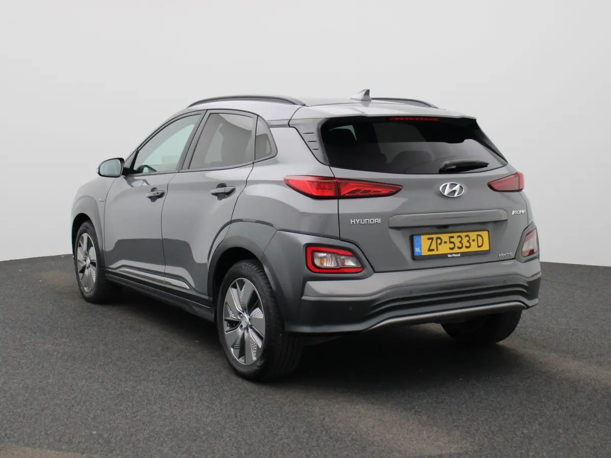 EV Fashion 64 kWh | SOH 98,2% | APPLE CARPLAY | ANDROID AUTO | STOELVERWARMING | HEAD-UP DISPLAY | HALF-LEDER | ACHTERUITRIJCAMERA | PARKEERSENSOREN | NAVIGATIE | DAB RADIO | RIJSTROOKHULP |
