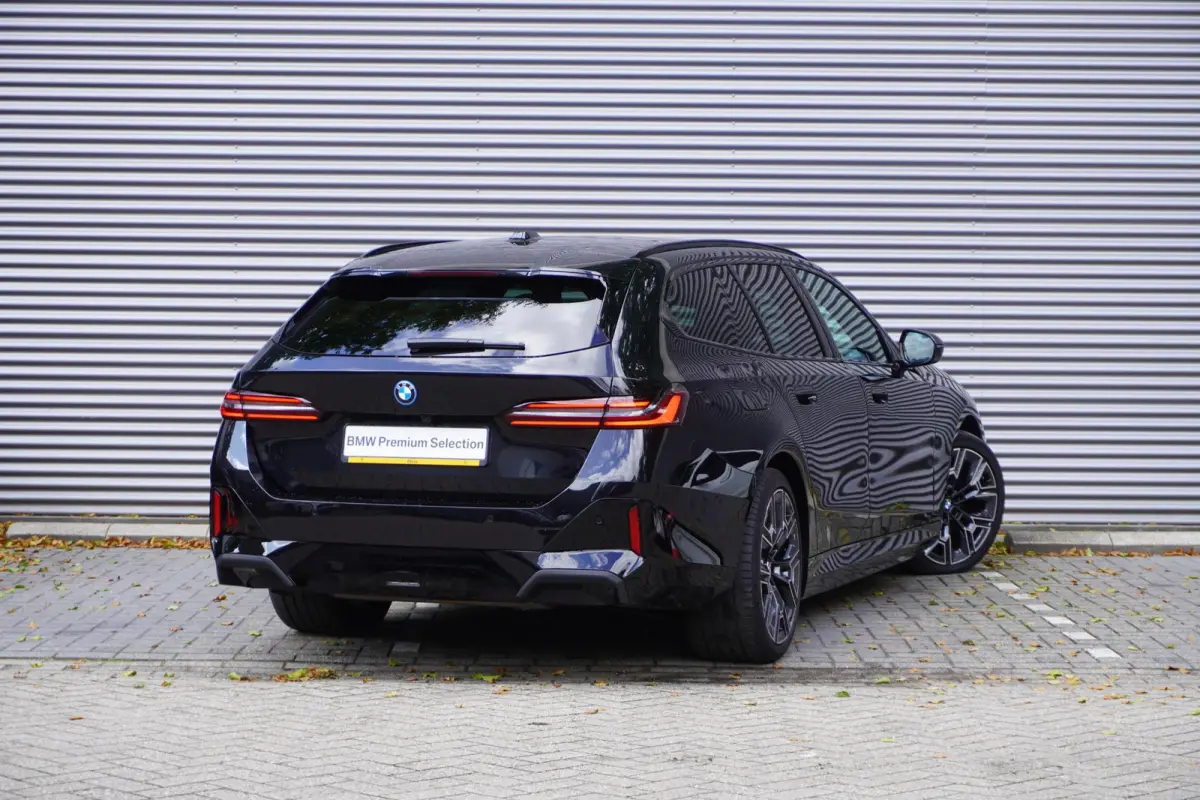 550e xDrive Adaptief M Onderstel Professional | Bowers & Wilkins Surround Sound System | BMW Individual Leder Merino |  Driving Assistant Professional | Parking Assistant Professional