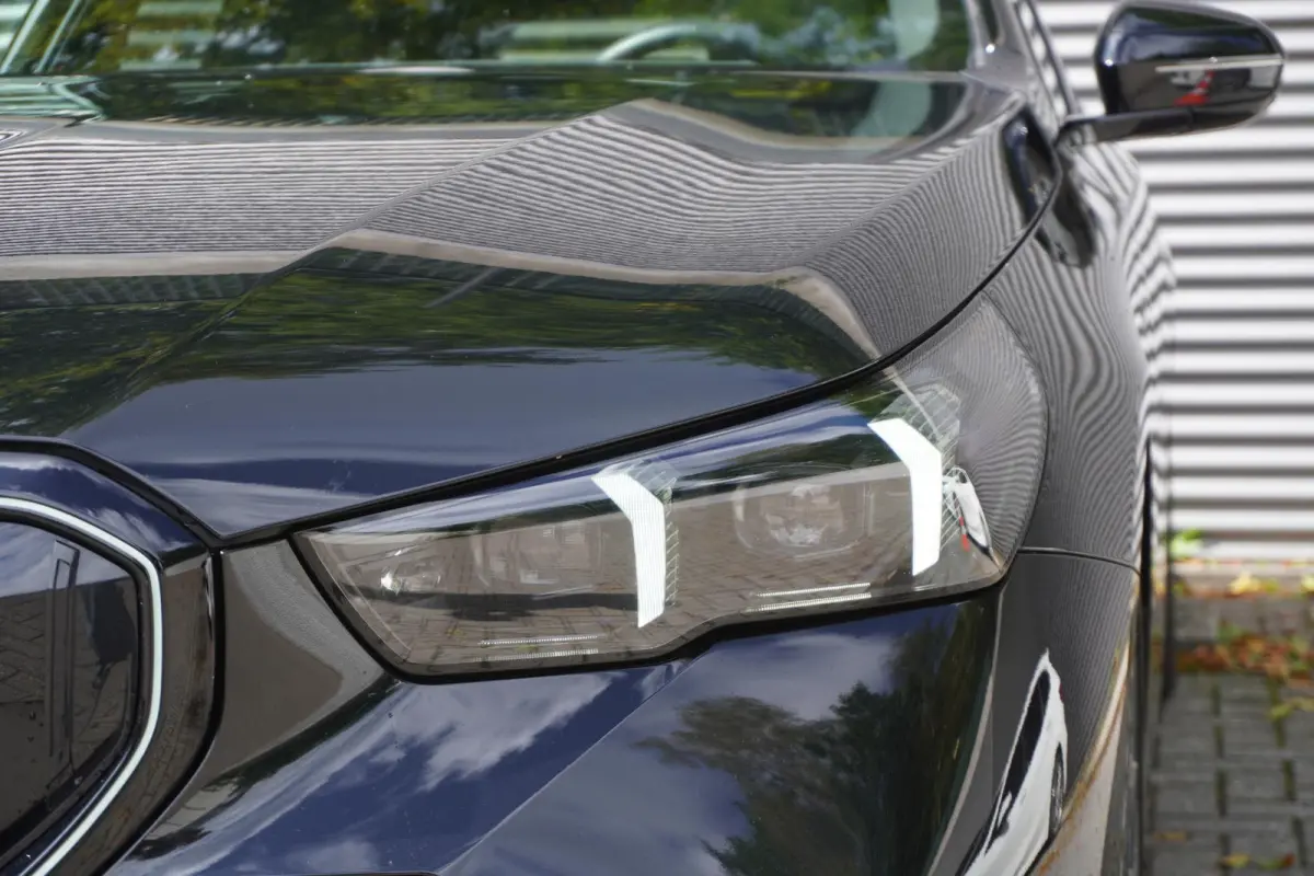 550e xDrive Adaptief M Onderstel Professional | Bowers & Wilkins Surround Sound System | BMW Individual Leder Merino |  Driving Assistant Professional | Parking Assistant Professional