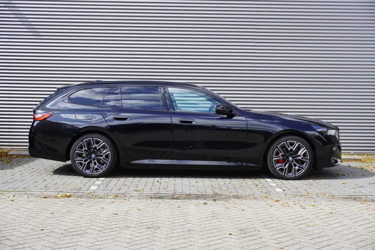 550e xDrive Adaptief M Onderstel Professional | Bowers & Wilkins Surround Sound System | BMW Individual Leder Merino |  Driving Assistant Professional | Parking Assistant Professional