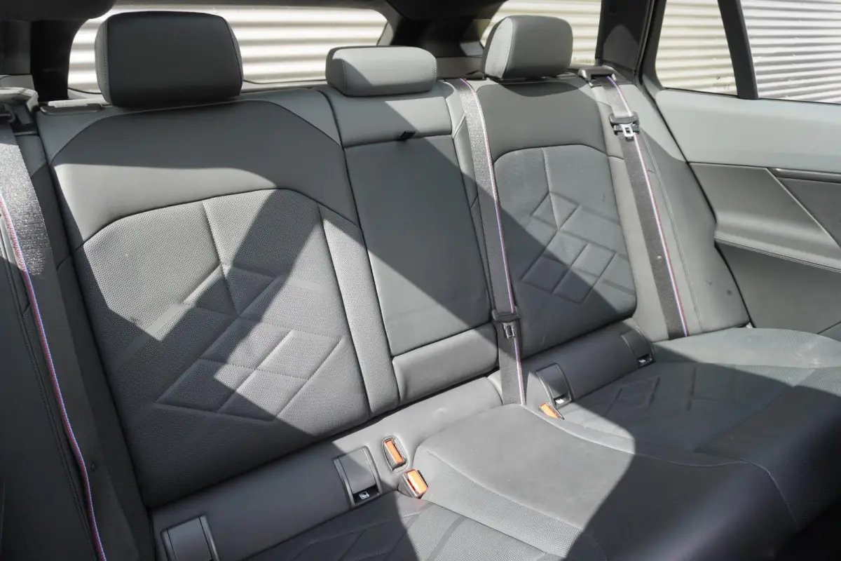 550e xDrive Adaptief M Onderstel Professional | Bowers & Wilkins Surround Sound System | BMW Individual Leder Merino |  Driving Assistant Professional | Parking Assistant Professional