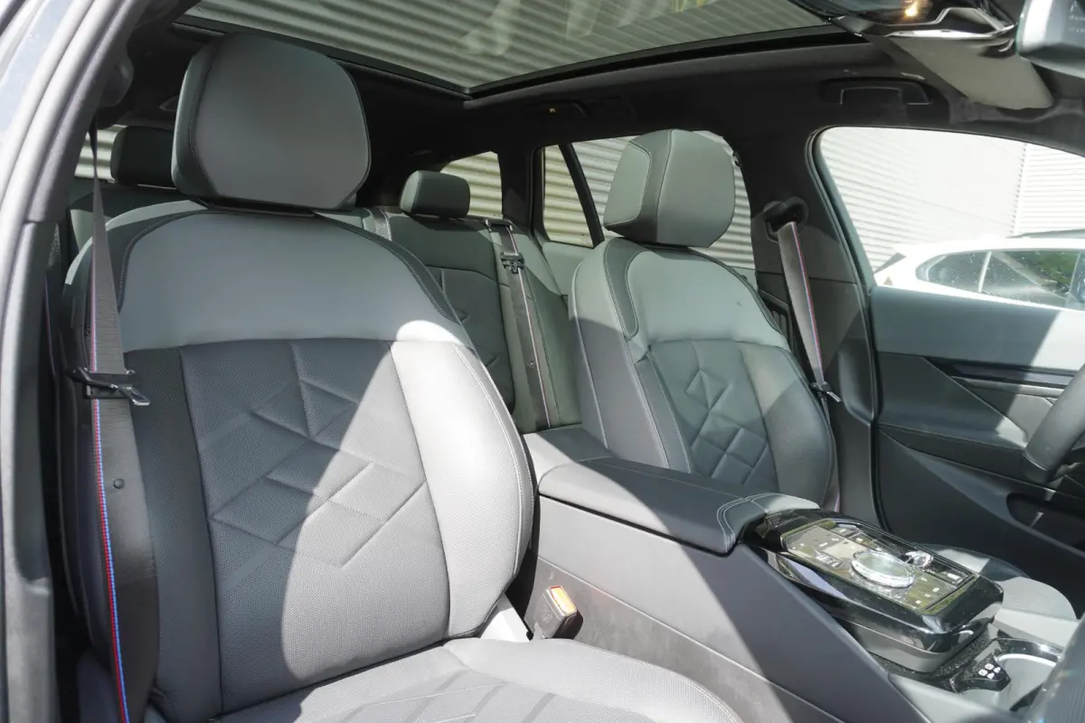 550e xDrive Adaptief M Onderstel Professional | Bowers & Wilkins Surround Sound System | BMW Individual Leder Merino |  Driving Assistant Professional | Parking Assistant Professional
