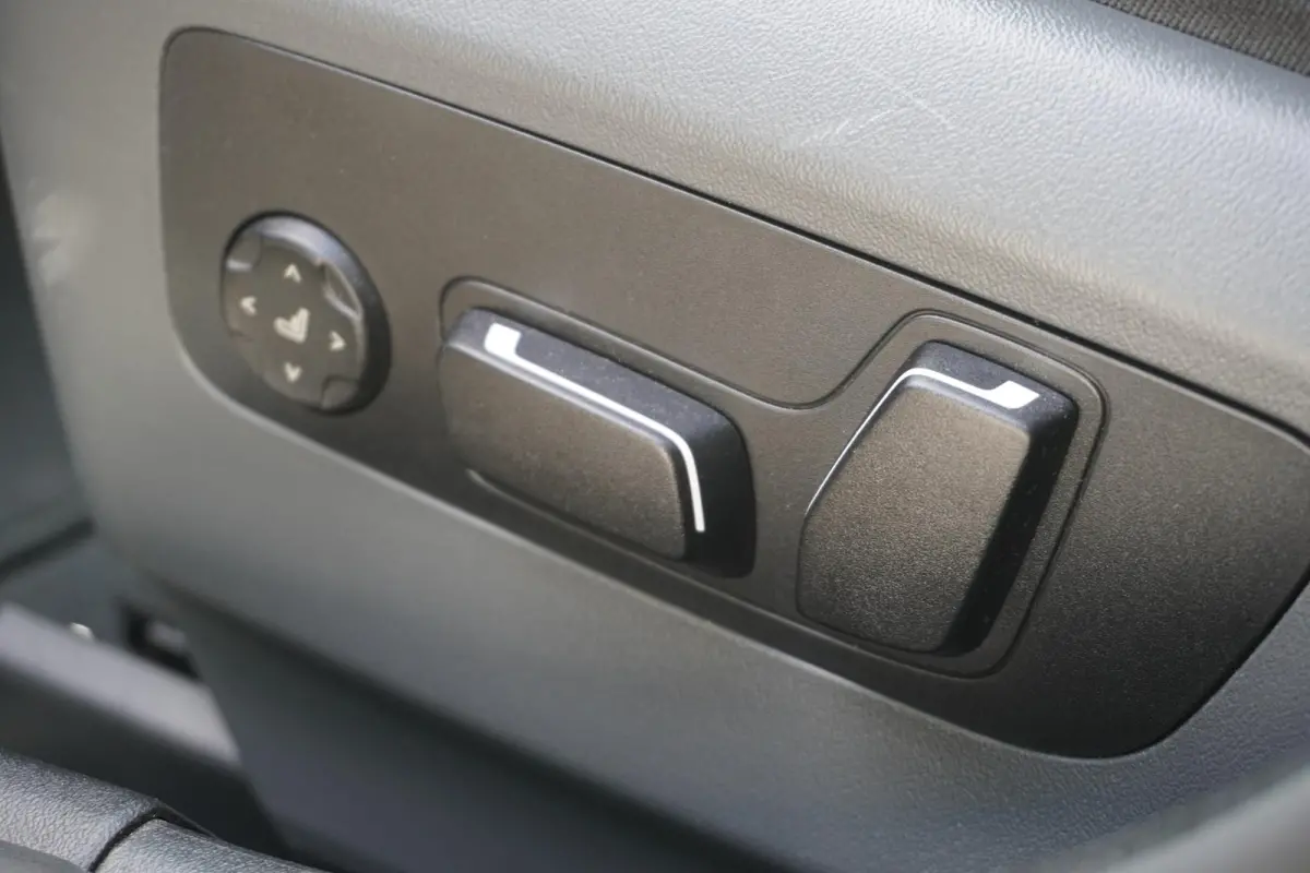 550e xDrive Adaptief M Onderstel Professional | Bowers & Wilkins Surround Sound System | BMW Individual Leder Merino |  Driving Assistant Professional | Parking Assistant Professional