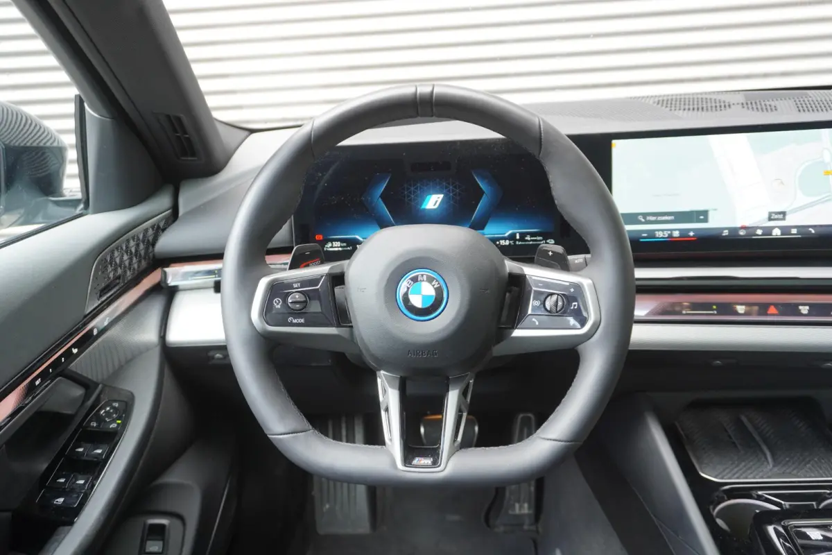 550e xDrive Adaptief M Onderstel Professional | Bowers & Wilkins Surround Sound System | BMW Individual Leder Merino |  Driving Assistant Professional | Parking Assistant Professional