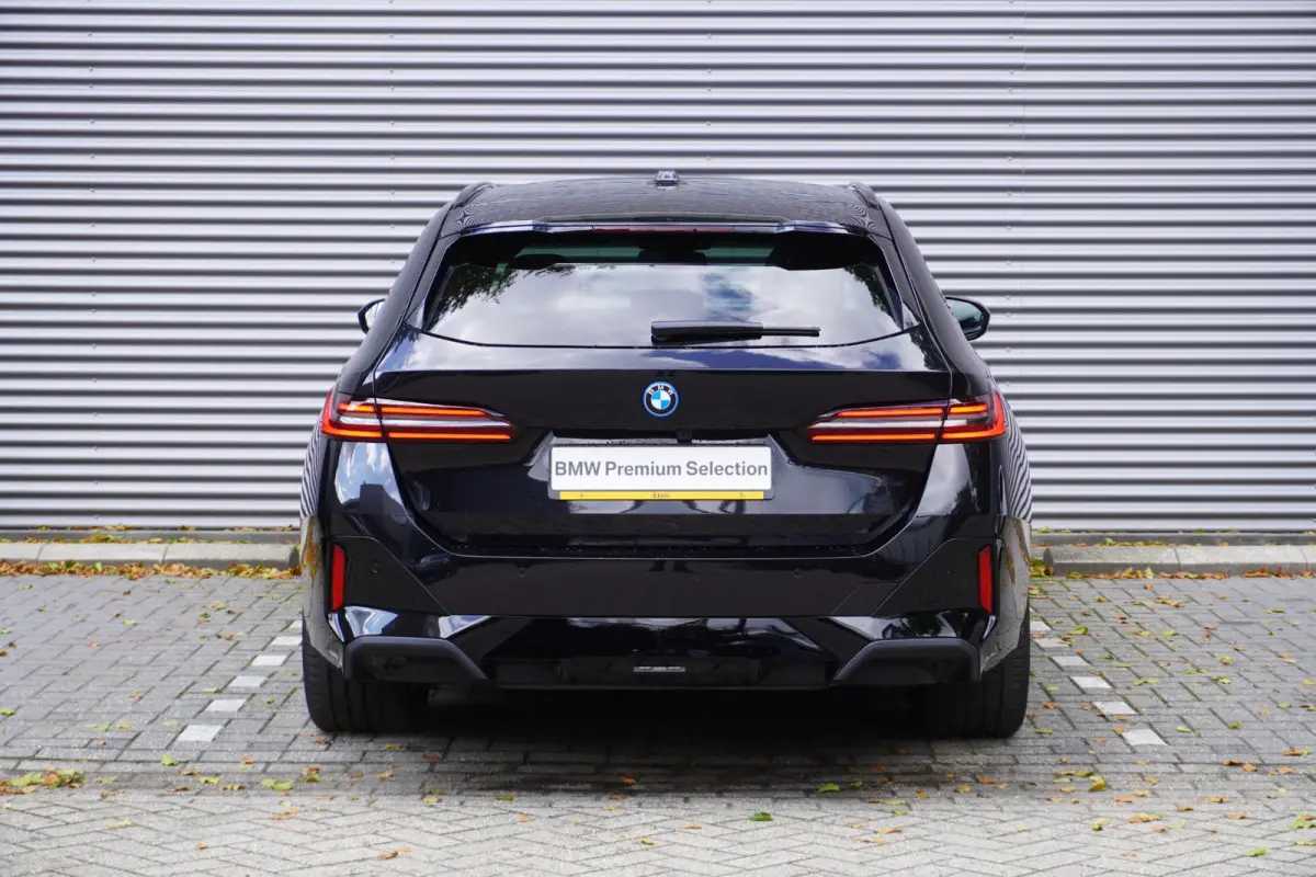 550e xDrive Adaptief M Onderstel Professional | Bowers & Wilkins Surround Sound System | BMW Individual Leder Merino |  Driving Assistant Professional | Parking Assistant Professional