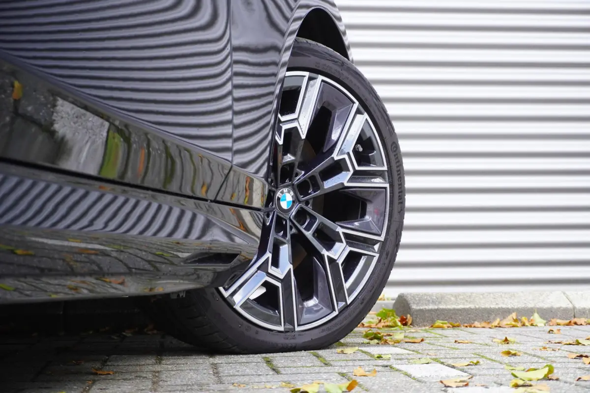 550e xDrive Adaptief M Onderstel Professional | Bowers & Wilkins Surround Sound System | BMW Individual Leder Merino |  Driving Assistant Professional | Parking Assistant Professional
