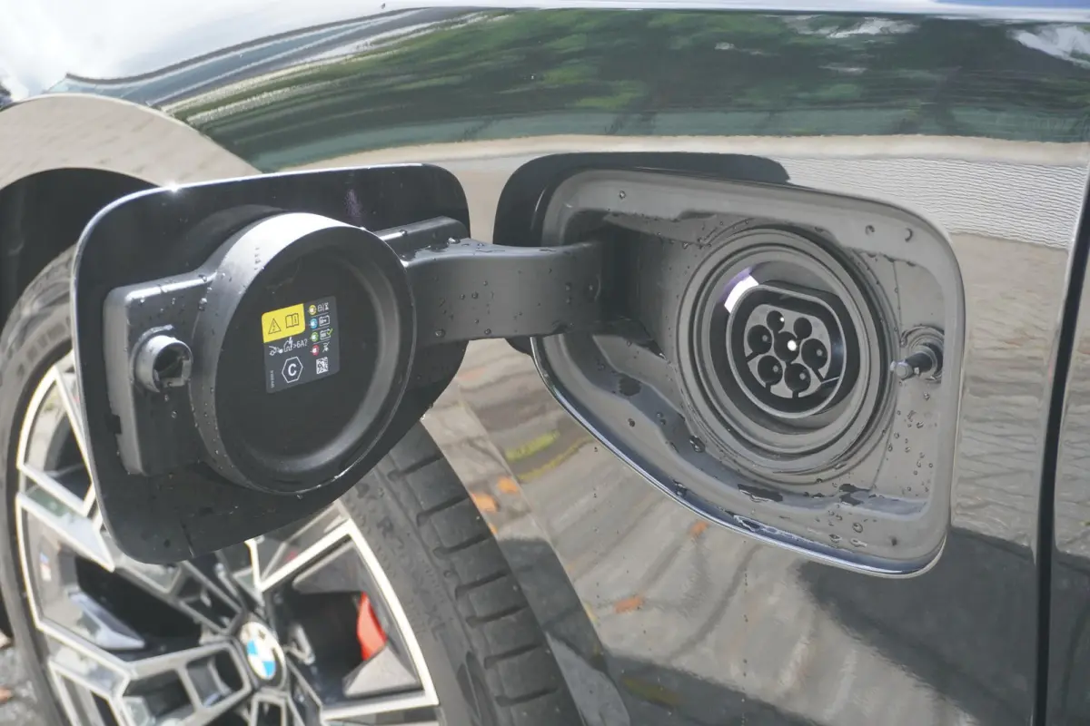 550e xDrive Adaptief M Onderstel Professional | Bowers & Wilkins Surround Sound System | BMW Individual Leder Merino |  Driving Assistant Professional | Parking Assistant Professional