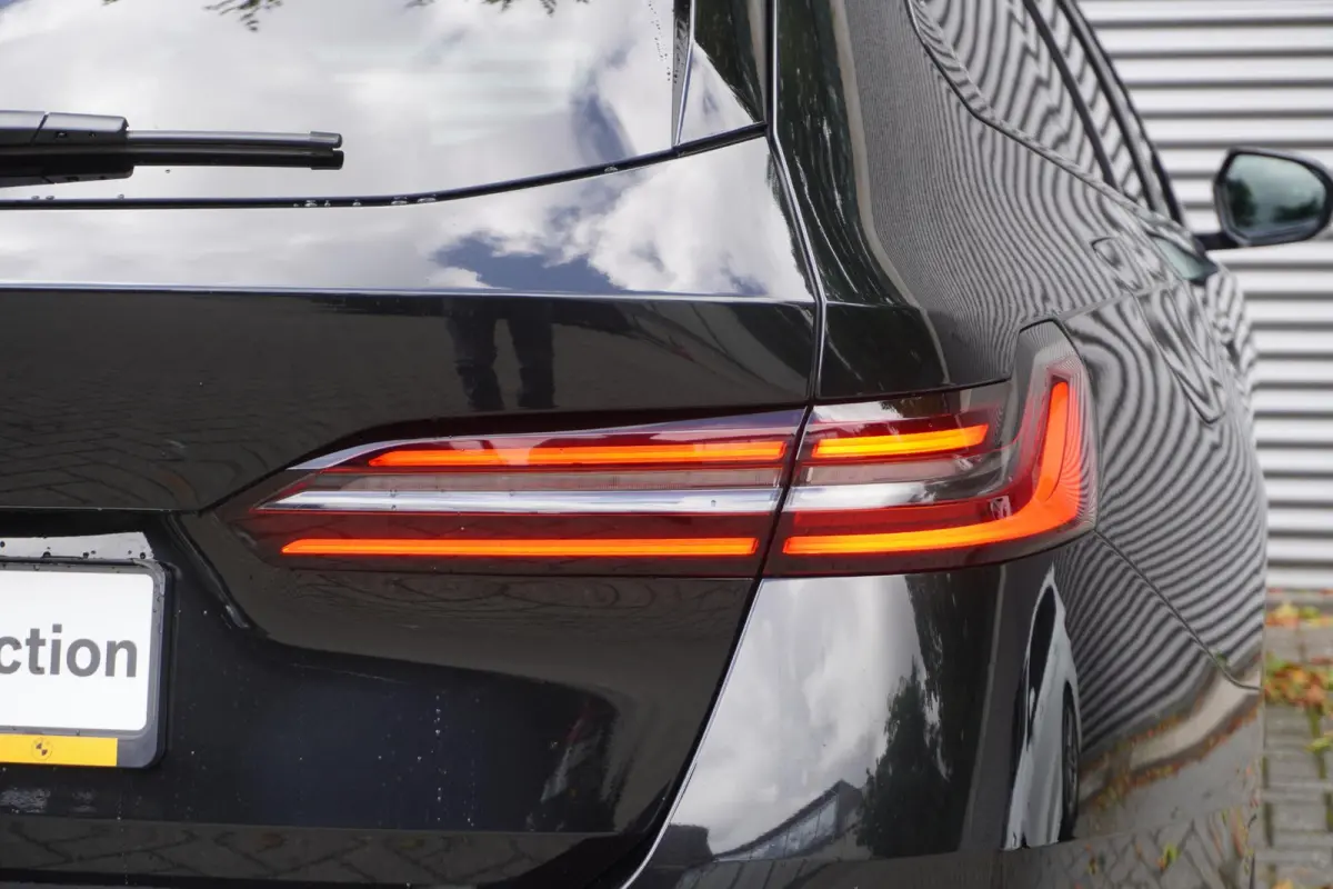 550e xDrive Adaptief M Onderstel Professional | Bowers & Wilkins Surround Sound System | BMW Individual Leder Merino |  Driving Assistant Professional | Parking Assistant Professional
