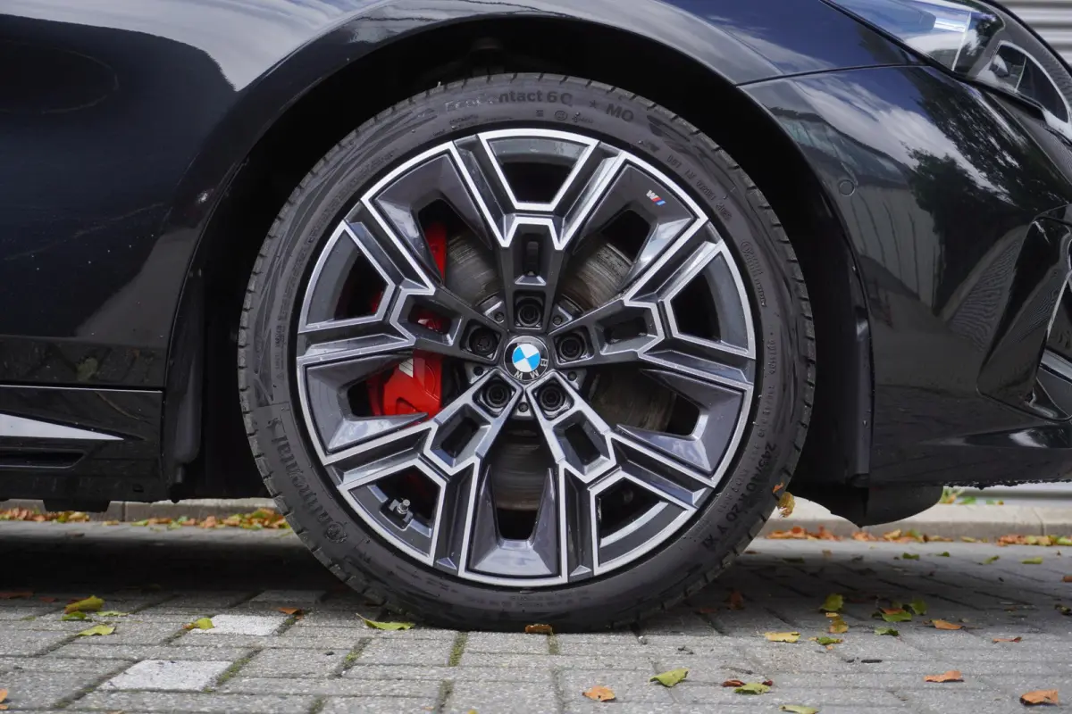 550e xDrive Adaptief M Onderstel Professional | Bowers & Wilkins Surround Sound System | BMW Individual Leder Merino |  Driving Assistant Professional | Parking Assistant Professional