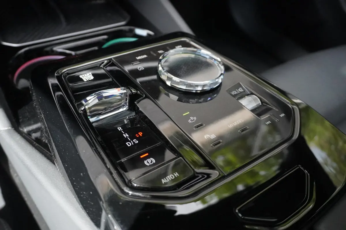 550e xDrive Adaptief M Onderstel Professional | Bowers & Wilkins Surround Sound System | BMW Individual Leder Merino |  Driving Assistant Professional | Parking Assistant Professional