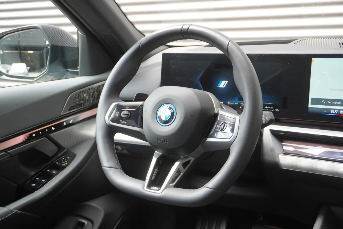 550e xDrive Adaptief M Onderstel Professional | Bowers & Wilkins Surround Sound System | BMW Individual Leder Merino |  Driving Assistant Professional | Parking Assistant Professional