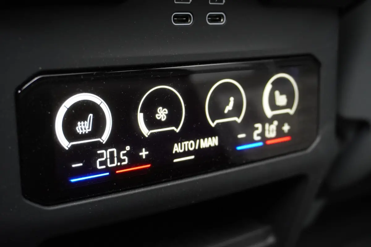550e xDrive Adaptief M Onderstel Professional | Bowers & Wilkins Surround Sound System | BMW Individual Leder Merino |  Driving Assistant Professional | Parking Assistant Professional