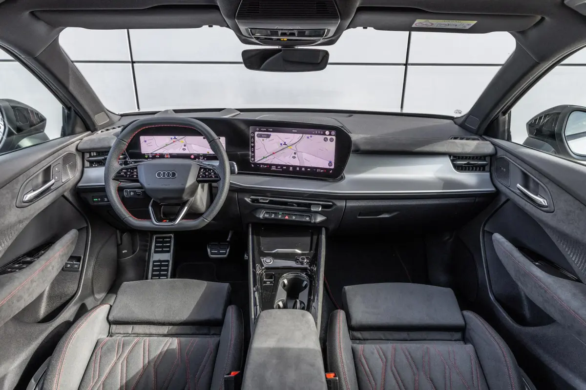 1.5 e-Hybrid 272pk S Edition | Navigatie Pakket